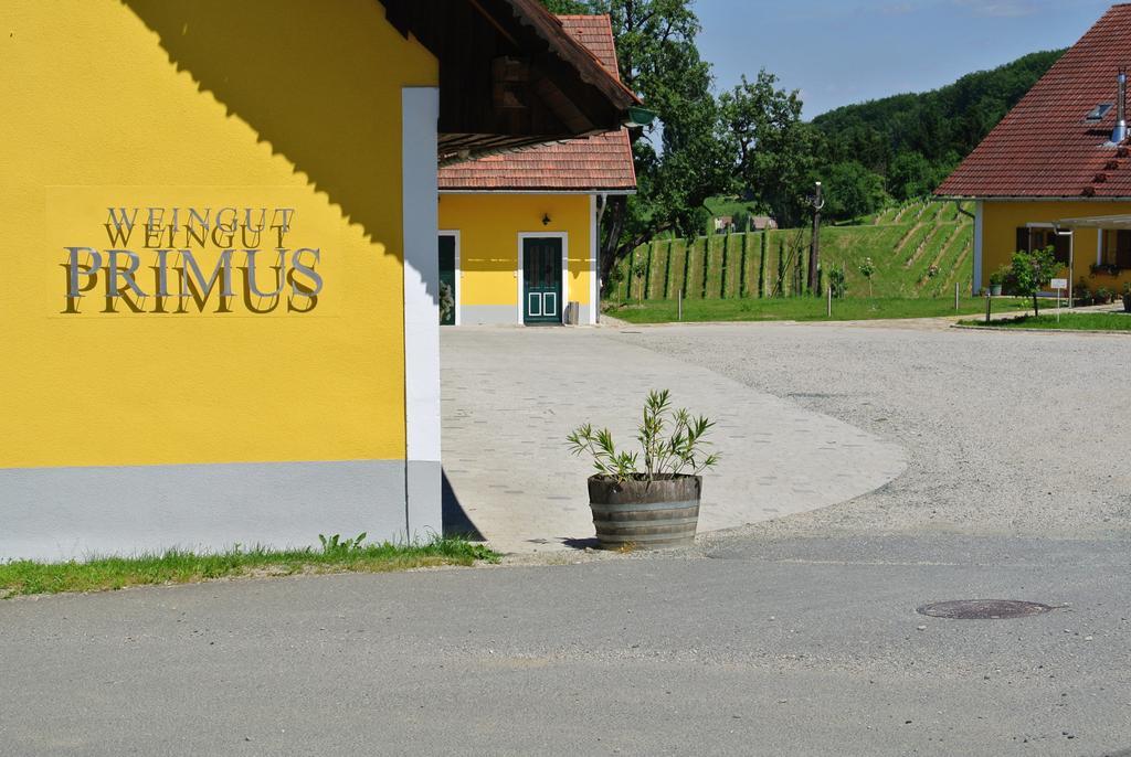 Weingut Primus Suedsteiermark Spielfeld Dış mekan fotoğraf