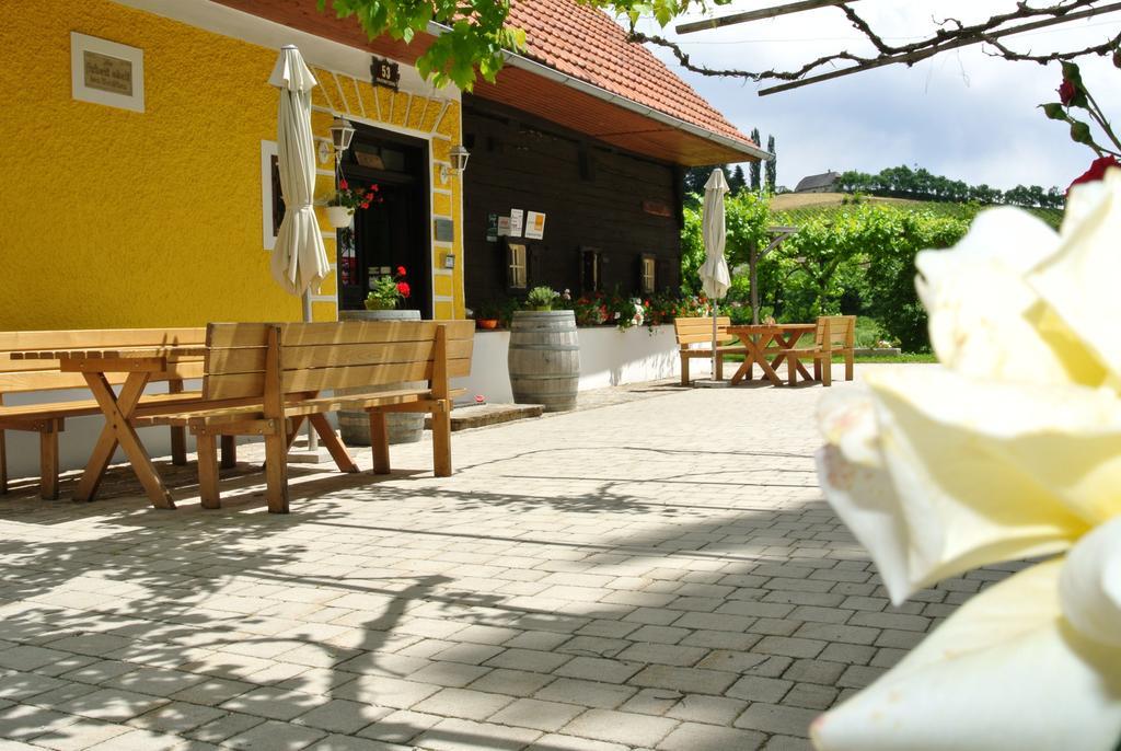 Weingut Primus Suedsteiermark Spielfeld Dış mekan fotoğraf