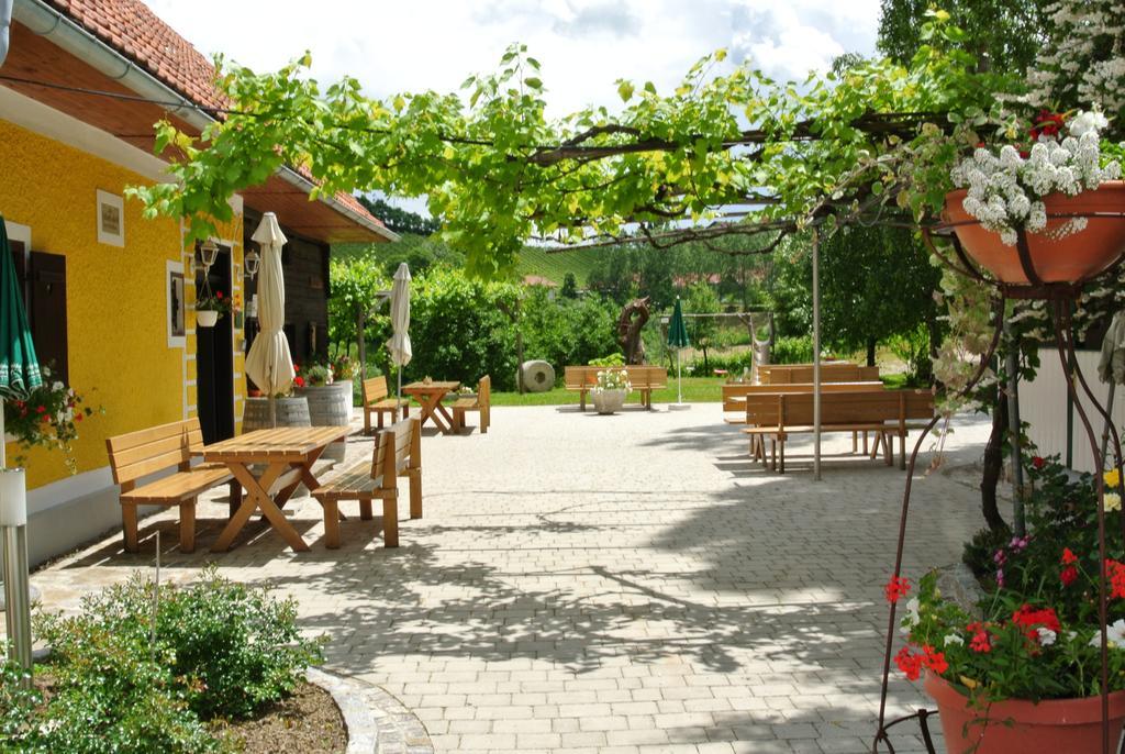 Weingut Primus Suedsteiermark Spielfeld Dış mekan fotoğraf