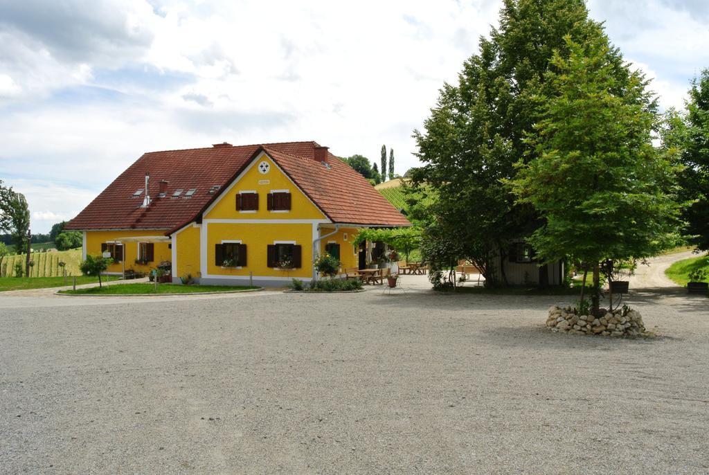 Weingut Primus Suedsteiermark Spielfeld Dış mekan fotoğraf