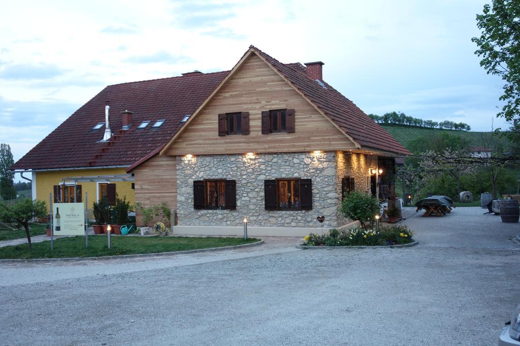Weingut Primus Suedsteiermark Spielfeld Dış mekan fotoğraf