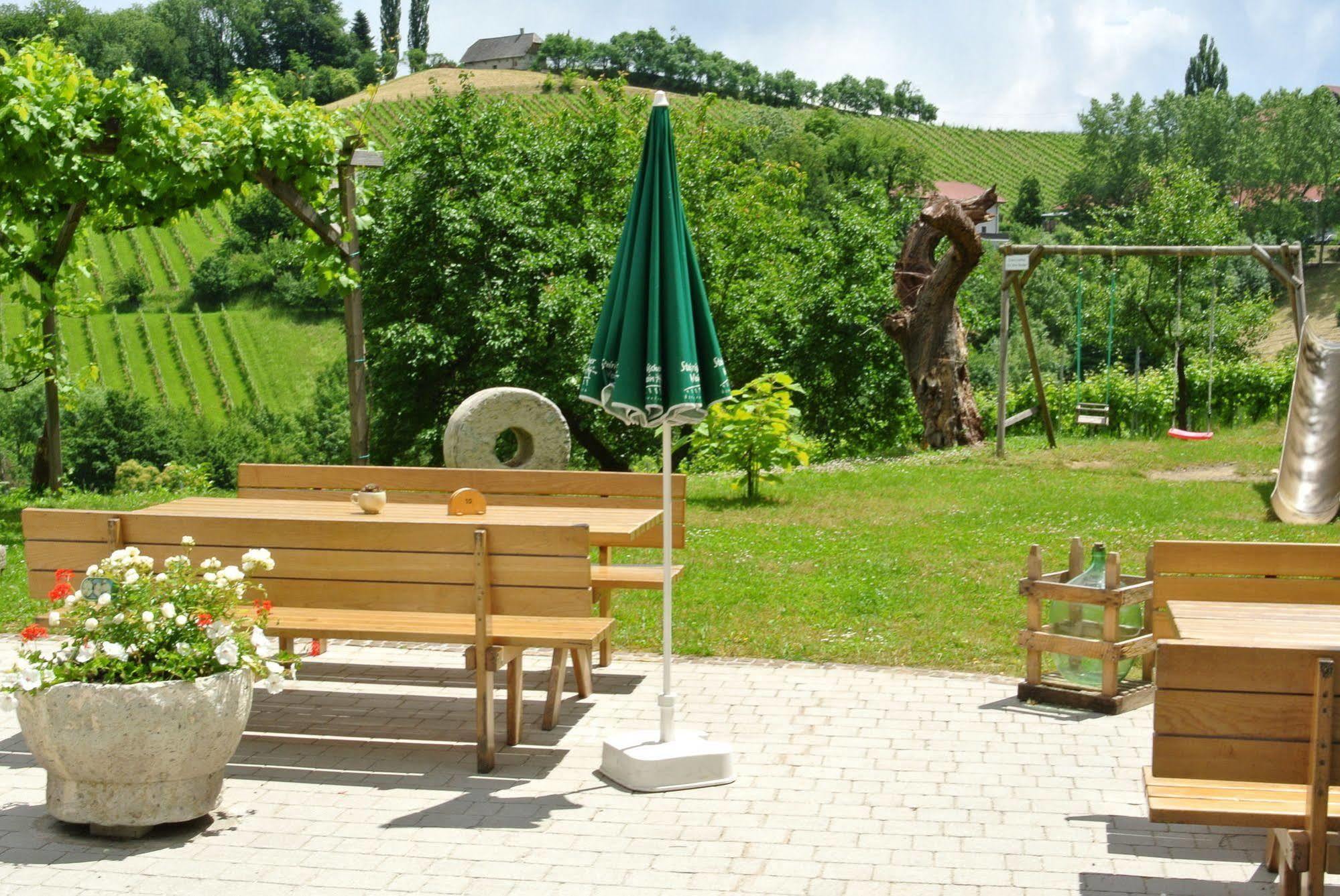 Weingut Primus Suedsteiermark Spielfeld Dış mekan fotoğraf